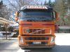 Oranger Lkw mit Fahrzeugbeschriftung von der Firmer Loder von 089 Werbung beklebt in Mnchen